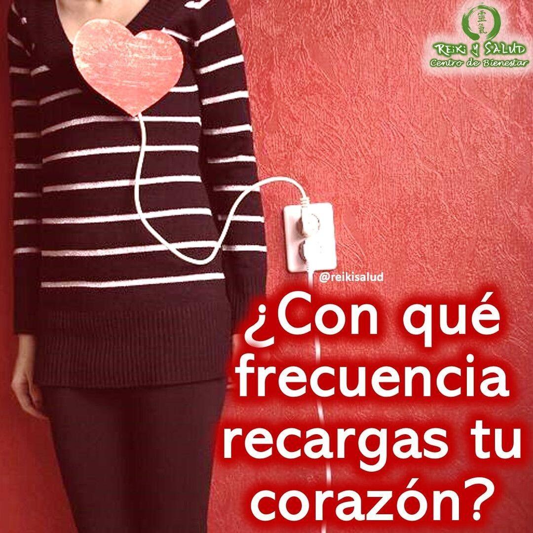 ¿Con qué frecuencia recargas tu corazón?. Así como recargamos conscientemente nuestro celular, tableta o baterías, así debemos recargar de forma consciente nuestro cuerpo, cerebro y corazón..No me refiero a las recargas tradicionales con comida y bebida, que aunque necesarias, no son las que mas recargan al corazón y aseguran una total coherencia emocional o coherencia cardiaca..🧠 - 🧡 Recargar nuestro corazón esta relacionado con actividades que te invitan a vibrar con una emoción regeneradora como el agradecimiento, el amor, la felicidad, plenitud. Varias veces al día debes buscar momentos donde puedas hacer alguna meditación o la respiración de coherencia rápida, que compartimos en una publicación de hace algunos días.. Existen cuatro químicos naturales en nuestros cuerpos que suelen ser definidos como el"cuarteto de la felicidad", conformado por la endorfina, serotonina, dopamina y oxitocina. Cuando recargamos nuestro corazón, y estamos en coherencia, promovemos en nuestro cuerpo, el cuarteto de la felicidad. En próximas publicaciones compartiré como promover el cuarte de la felicidad..Quiero terminar con una reflexión:️Con seguridad ayer recargaste de forma consciente tu celular, ¿Recargaste también tu corazón?️¿A quien le prestas más atención, a recargar tu celular o recargar tu corazón?.Feliz viaje de descubrimiento.Con toda la certeza que, si lo CREES, lo CREAS, compartimos desde Casa Reiki y Salud, un abrazo de luz, con la confianza de que Dios está con nosotros y somos uno con la conciencia universal, y recuerda: ¡a sonreír, agradecer y abrazar tu vida!.Gracias, gracias, gracias, un gran abrazo de luz, Namaste, @DinoPierini.Si te gusta la publicación Compártela, Comenta, Gracias, gracias gracias🌍Página WEB: www.gReiki.com#amor #felicidad #abundancia #meditacion #vida #gratitud #bienestar #gendaireiki #coherenciacardiaca #coherenciacerebrocorazon #reikimaracaibo #reikizulia #reikivenezuela #totalcoherencia