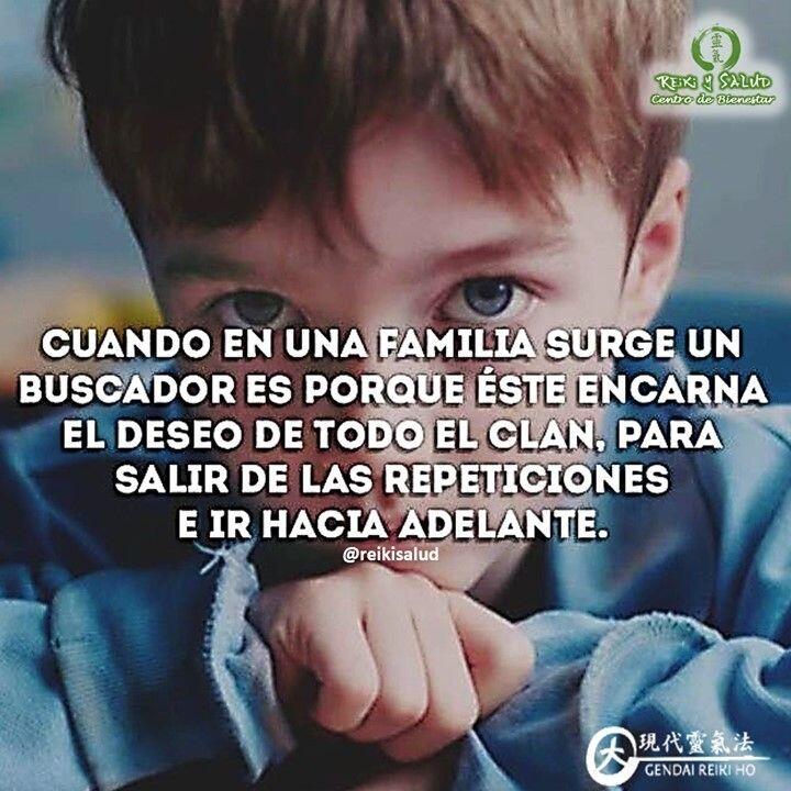 💭 Cuando en una familia surge un buscador, es porque éste encarna el deseo de todo el clan, para salir de las repeticiones e ir hacia adelante. Trabajar con nuestro árbol, es una labor bella, de conocer y reconocer cada una de sus experiencias y ancestros, de manera de entender nuestras fortalezas y anclajes limitantes, que nos han potenciado o afectado o pueden potenciar o afectar a las siguientes generaciones.️ Se dice que a veces es tan sólo un miembro de toda una familia, la persona que decide romper con todo aquello que ordena el árbol genealógico para las siguientes generaciones. A veces lo consideran el diferente, el raro, incluso el loco de la familia, y es quién viene a romper con todos esos programas heredados, porque sin más siente la necesidad de hacerlo y cuenta con la fuerza para hacerlo. Si estás leyendo esto, posiblemente eres un buscador, que tiene la misión de sanar tu árbol y eliminar las repeticiones actuales. Siempre que un buscador sale a buscar, encuentra, solo tienes que estar en la disposición para observar y recibir. Feliz viaje de auto descubrimiento Con toda la certeza que, si lo CREES, lo CREAS, compartimos desde Casa Reiki y Salud, un abrazo de luz, con la confianza de que Dios está con nosotros y somos uno con la conciencia universal.Casa Reiki y Salud, una caricia para el alma, ampliando el circulo de luz, promoviendo una vida de salud y felicidad.Gracias, gracias, gracias, Námaste.Si te gusta la publicación Compártela, Etiqueta a Otros, Gracias, gracias gracias🌍Página WEB: www.gReiki.com#espiritualidad #amor #felicidad #abundancia #meditacion #vida #paz #frases #love #luz #gratitud #crecimientopersonal #consciencia #alma #bienestar #inspiracion #despertar #louisehay #despertarespiritual #reikimaracaibo #reikizulia #reikivenezuela