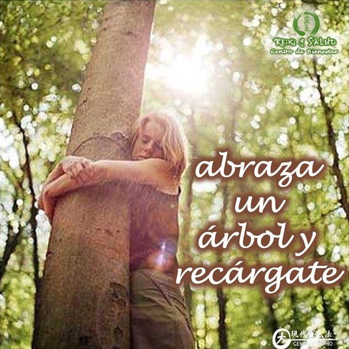 🌳 Si alguna vez te encuentras agotado, enfadado o tenso, busca y abraza un árbol. 🌲 Elige uno que te atraiga, que sientas su energía, que transmita solidez, un roble o un pino y abrázalo manteniendo tu espalda recta contra el tronco. Puedes también apoyar tu espalda recta sobre el árbol, sin dañarlo claro. Te recomiendo siempre descalzarse e incorpora también las sensaciones tan poderosas de sentir el contacto con la tierra madre, su frescura, humedad, energía, confianza y protección. Cierra los ojos y comienza a prestar atención a la respiración y relájate. Te darás cuenta como se produce un cambio lento, desapareciendo tu tensión, enfado o agotamiento para ser reemplazado por un creciente calor, una sensación de amor y consuelo. Esta sensación viene del árbol, y de la tierra, acéptala con alegría, quedándote allí hasta sentirte completamente renovado. Si no tienes un árbol cerca, pero si un jardín, puedes hacer lo mismo, acercándote al jardín o sentándote cerca del él, tomando contacto con la tierra y siendo consciente de toda la naturaleza y energía presente. A continuación, y antes de partir, agradece al árbol, por lo que has recibido. Contempla todo lo que te rodea, huele la tierra, los árboles y las hojas. Absorbe sus energías y trasmítele las tuyas. Demuestra tu amor y respeto por la naturaleza y vive con ella.️ Feliz viaje de auto descubrimiento y despertar Contáctame al privado si tienes alguna inquietud, deseas aprender como meditar, Reiki o para agendar una terapia en nuestro centro Casa Reiki y Salud en Maracaibo o vía remota utilizando la plataforma Zoom.Casa Reiki y Salud, una caricia para el alma, ampliando el circulo de luz, promoviendo una vida de salud y felicidad.Gracias, gracias, gracias, Námaste, @dinopierini️ Comparte esta publicación con quien te vino a la mente cuando la leíste., Gracias, gracias gracias🌐 Página WEB: www.gReiki.com#amor #felicidad #abundancia #meditacion #vida #paz #frases #gratitud #consciencia #alma #bienestar #inspiracion #despertar #reikimaracaibo #reikizulia #reikivenezuela #reikisalud #totalcoherencia #reikisalud #smile #sonreir