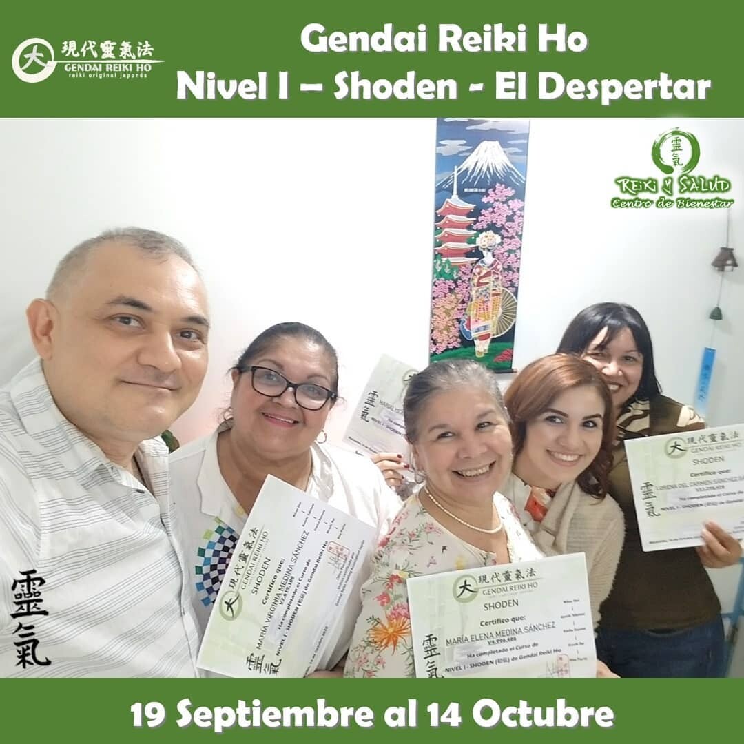 Agradecido y feliz, por el encuentro, experiencia, entrega, energía y sanación compartida en familia, durante el curso de Gendai Reiki Ho Nivel I (Shoden – El Despertar), dictado en el Casa Reiki y Salud, bajo la modalidad semipresencial, iniciado el 19 de Septiembre que para este grupo termino el 14 de Octubre. Fue un nuevo y especial encuentro de almas, que decidimos iniciar este nuevo viaje de despertar, lleno de energía y alegría; confiando en la luz de Reiki. Comparto las fotos del encuentro de iniciación y practica presencial realizado en Casa Reiki y Salud. Hoy agradezco a María Elena, María Virginia, Lorena y Marialys, gracias gracias gracias.️Gracias a todos ustedes por el compartir, entrega, alegría y experiencia. Cinco semanas de crecimiento y autodescubrimiento para todos. Un abrazo de luz y gassho.Reiki Ho es una terapia holística natural cuyo objetivo es el restablecimiento del equilibrio y la armonía en nuestro ser, promoviendo la sanación física, mental y emocional.Casa Reiki y Salud, comparte las técnicas de la Gendai Reiki Healing Association de Japón, con el respaldo internacional de la Gendai Reiki Network. Cursos dictados por Dino Pierini (@DinoPierini), Shihan de la escuela Gendai Reiki Ho desde el año 2008 y miembro de la Gendai Reiki Healing Association en Japón.️ Casa Reiki y Salud, una caricia para el alma, ampliando el circulo de luz, promoviendo una vida de salud y felicidad.Gracias, Gracias, Gracias, Námaste, @dinopierini#reiki #reikimaracaibo #reikivenezuela #sanación #salud #metamedicina #bioneuroemocion #bioemocional #reikiusui #gendaireiki #gendaireikiho #shoden #okuden #mikaousui #gendaii #cursosmaracaibo #casagendaireiki #dinopierini #armonía #bienestar #paz #amor