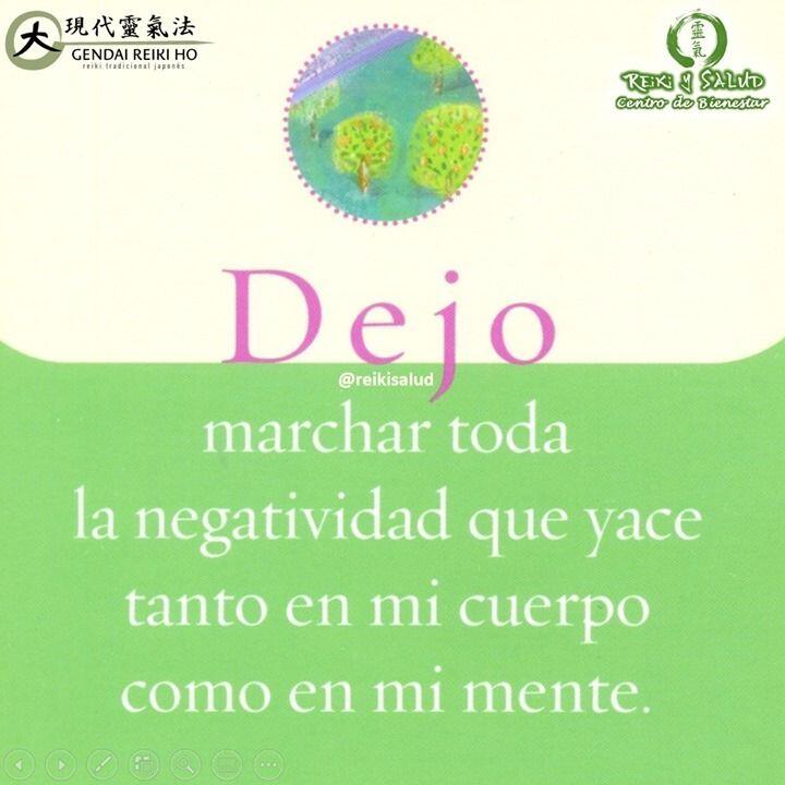 Dejo marchar toda la negatividad que yace tanto en mi cuerpo como en mi mente.Otro bello regalo de Louise Hay. Si esta afirmación te llama la atención, úsala. Una afirmación es cualquier cosa que digas o pienses. Si queremos cambiar nuestras vidas hemos de reeducar nuestro pensamiento y hablar con patrones positivos.Las afirmaciones son puntos de partida en el camino hacia el cambio. En esencia a tu mente subconsciente le estás diciendo: “Me estoy responsabilizando. Soy consciente de que hay algo que puedo hacer para cambiar”. Cuando hablo de hacer afirmaciones, quiero decir elegir palabras conscientemente que contribuyan a crear algo nuevo y positivo en ella.Todo pensamiento y palabra que pronuncias es una afirmación. Todas las conversaciones que tienes contigo mismo son un flujo de afirmaciones.Tus creencias no son más que patrones de pensamiento habituales que aprendiste de niño. Muchos de ellos son muy útiles. Sin embargo, otras creencias pueden resultar limitadoras a la hora de crear las cosas que deseas.Has de darte cuenta de que toda queja es una afirmación. Cada vez que te enfadas estás afirmando que deseas más ira en tu vida. Cada vez que te haces la víctima, estás afirmando que quieres seguir siendo una víctima. Cada vez que sientes que la Vida no te da lo que quieres en este mundo, ten por seguro que la Vida nunca te concederá los bienes, hasta que cambies tu forma de pensar y hablar.Una forma de comenzar a cambiar tu patrón de pensamiento, es reeducando tus afirmaciones diarias. El secreto para que tus afirmaciones funcionen rápida y sistemáticamente es preparar una atmósfera para que florezcan.😀Cuando más elijas tener pensamientos que te hagan sentir bien, con mayor rapidez funcionarán las afirmaciones.Gracias, Gracias, Gracias, Námaste, @dinopierini#amor #abundancia #meditacion #gratitud #consciencia #bienestar #louisehay #reikiho #reikiusui #gendaireiki #dinopierini #salud #reikivenezuela #reikimaracaibo #reikisalud