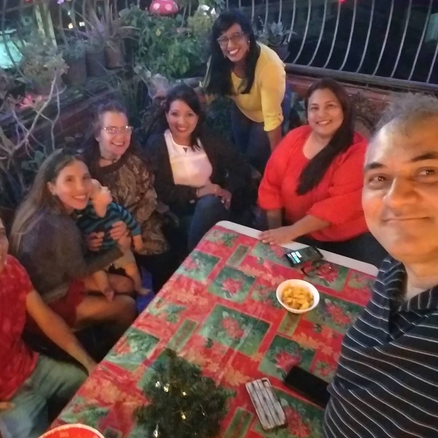 Compartiendo y celebrando en familia. Agradeciendo todas las bendiciones de este año, enfocándonos desde ya en la energía del 2021, un año de libertad, transformación y mas evolución.Mucho que aprender, crecer y compartirQue la energía del renacimiento de la luz, potencie nuestra transformación, para nuestro beneficio, los que no rodean y el Universo.Gracias gracias gracias, Namaste, @dinopierini#reiki #reikimaracaibo #reikivenezuela #sanación #salud #reikiusui #gendaireiki #energia #vibracion #despertar #amor #meditacion #alma #navidad #solsticiodeinvierno #solsticio #luz