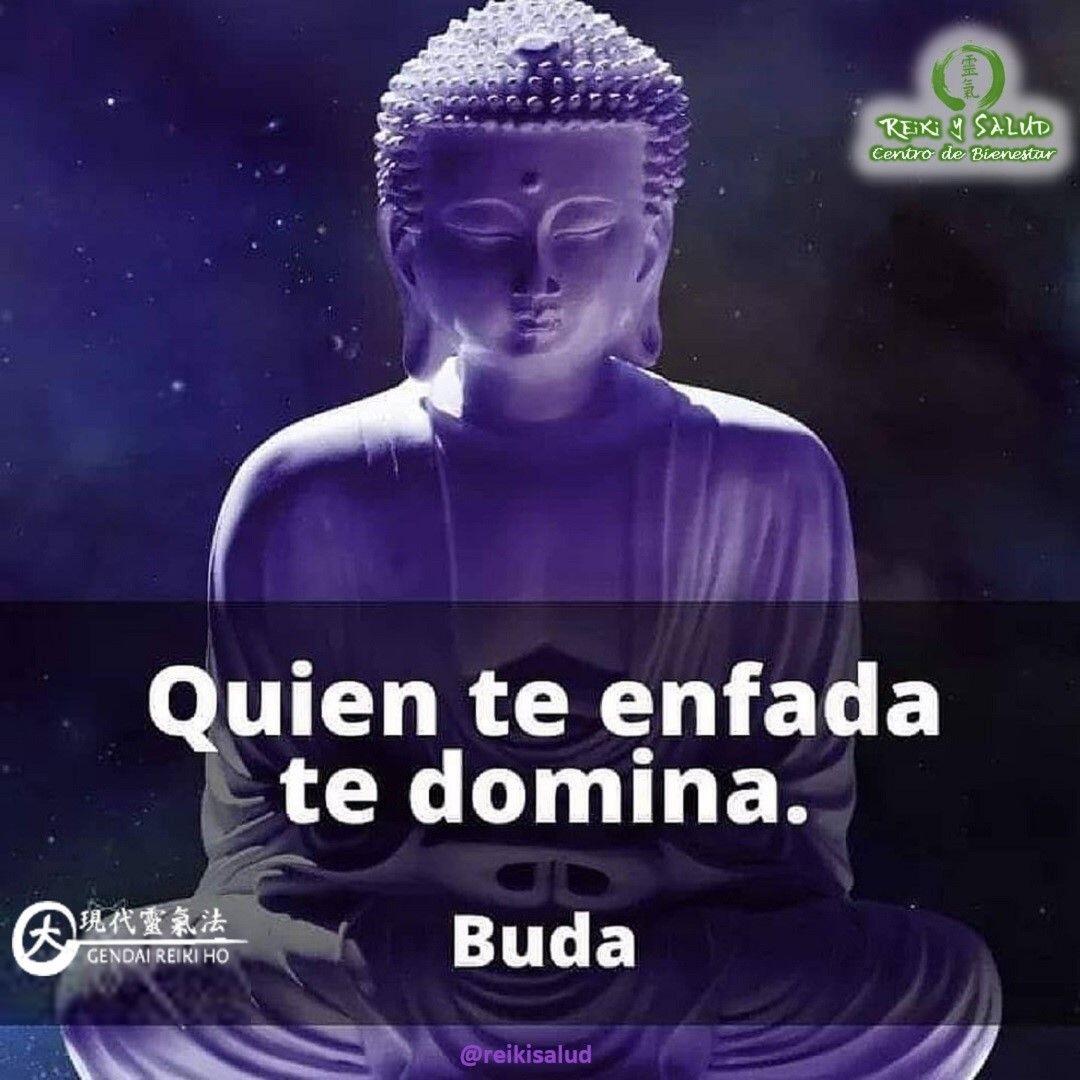 Quien te enfada te domina.No concedas el poder sobre ti a los demás.Si alguien nos enfada es porque le hemos concedido el permiso para hacerlo, pues en realidad cuando alguien nos enfada, lo que internamente resuena en nuestro interior es “lo que tú piensas sobre mí, es más importante que lo que yo pienso sobre mí”. Piénsalo.En estos casos, la responsabilidad de cómo nos sentimos, la dirigimos hacia los demás, es decir hacia afuera. Por lo que dependiendo de los demás, así nos encontraremos nosotros.Resulta que en lugar de hacernos cargo de nuestras emociones y sentimientos, de dirigirnos hacia dentro y asumir la responsabilidad de lo que sentimos, otorgamos el poder o el consentimiento a los otros. Porque nadie te enfada sin tu consentimiento ¿o no?Si no aceptamos el regalo, seguirá siendo de la otra persona. No podemos cambiar a los demás, pero sí nuestra actitud.La responsabilidad asusta, pero es la que nos permite ser dueños de nuestra vida¿Te pregunto quien te esta enfadando recientemente?¿A quien estas entregando el control remoto de tus emociones? Feliz reencuentro con tu esencia, Gracias, Gracias, Gracias, Namaste. Casa Reiki y Salud, una caricia para el alma, ampliando el circulo de luz, promoviendo una vida de felicidad y bienestar.Gracias, gracias, gracias, Námaste, @dinopierini🌐 Página WEB: www.gReiki.com#despertar #reikimaracaibo #reikizulia #reikivenezuela #reikisalud #totalcoherencia #reikisalud #smile #bienestar #reiki #addheart