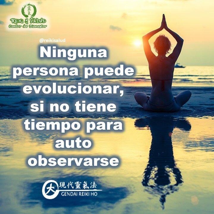 Ninguna persona puede evolucionar, si no tiene tiempo para auto observarse.Ahora, ¿Qué es lo que vamos a observar en nosotros mismos? A través de la auto-observación, la invitación es a descubrir aquello que nos falta, que nos sobra y de que podemos desprendernos para sentirnos en PAZ.No hay una técnica especial para hacer la auto-observación. Para eso no es necesario parar de hacer lo que estamos haciendo, sea en casa, en el trabajo o en cualquier lugar en que la persona esté. Practicando la auto-observación podremos identificar qué sentido (Vista, oído, olfato, gusto, tacto) nos permite conectar extraordinariamente con lo que pasa dentro de nosotros, y al mismo tiempo tener total atención en el mundo exterior y sobre lo que estamos haciendo.Ahora ya que estamos con nuestra atención dirigida para nuestro cuerpo y mente, debemos observar lo que está ocurriendo allí, sean pensamientos o sentimientos en nuestro cuerpo. Un ejemplo, nos comenzó un dolor de cabeza, la pregunta obvia es que estamos haciendo, que vi, que olí, que escuché, que estábamos pensando, eso es observación.La invitación es a ser más curiosos de nosotros mismos, de lo que nos pasa o no nos pasa, notarlo y actuar para despertar y transformarnos siempre para mejor.¿Qué tanto te auto observas y que has descubierto recientemente de ti?🌞Feliz viaje de autodescubrimiento. Casa Reiki y Salud, una caricia para el alma, ampliando el circulo de luz, promoviendo una vida de felicidad y bienestar.Gracias, gracias, gracias, Námaste, @dinopierini🌐 Página WEB: www.gReiki.com#despertar #reikimaracaibo #reikizulia #reikivenezuela #reikisalud #totalcoherencia #reikisalud #smile #bienestar #reiki