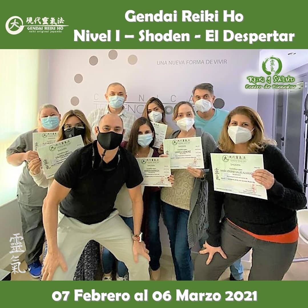 Agradecido y feliz, por el encuentro, experiencia, entrega, energía y sanación compartida en familia, durante el curso de Gendai Reiki Ho Nivel I (Shoden – El Despertar), dictado en el Casa Reiki y Salud, bajo la modalidad semipresencial, iniciado el 07 de Febrero que Alix, Andrea, Eduardo, María Virginia, Mariela, Marion y Valeria, termino el 06 de Marzo. Fue un nuevo y especial encuentro de almas, que decidimos iniciar este nuevo viaje de despertar, lleno de energía y alegría; confiando en la luz de Reiki. Comparto las fotos del encuentro de iniciación y consultoría/practica presencial realizado en Casa Reiki y Salud. Hoy agradezco a Alix, Andrea, Eduardo, María Virginia, Mariela, Marion y Valeria por el encuentro.️Gracias a todos ustedes por el compartir, entrega, alegría y experiencia. Cinco semanas de crecimiento y autodescubrimiento para todos. Un abrazo de luz y gassho.Reiki Ho es una terapia holística natural cuyo objetivo es el restablecimiento del equilibrio y la armonía en nuestro ser, promoviendo la sanación física, mental y emocional.Casa Reiki y Salud, comparte las técnicas de la Gendai Reiki Healing Association de Japón, con el respaldo internacional de la Gendai Reiki Network. Cursos dictados por Dino Pierini (@DinoPierini), Shihan de la escuela Gendai Reiki Ho desde el año 2008 y miembro de la Gendai Reiki Healing Association en Japón.️ Casa Reiki y Salud, una caricia para el alma, ampliando el circulo de luz, promoviendo una vida de salud y felicidad.Gracias, Gracias, Gracias, Námaste, @dinopierini#reiki #reikimaracaibo #reikivenezuela #sanación #salud #metamedicina #bioneuroemocion #bioemocional #reikiusui #gendaireiki #gendaireikiho #shoden #okuden #mikaousui #gendaii #cursosmaracaibo #casagendaireiki #dinopierini #armonía #bienestar #paz #amor