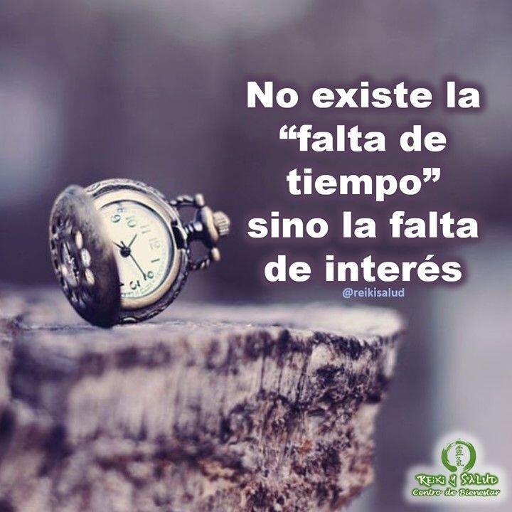 No existe la “falta de tiempo” sino la falta de interés“Lo siento, no he tenido tiempo”, es una excusa que probablemente hayamos escuchado en más de una ocasión y a la que probablemente también hayamos recurrido. Sin embargo, es solo eso, una excusa, porque lo cierto es que no existe la falta de tiempo, más bien se trata de falta de interés.Cuando algo no nos interesa, cuando simplemente no llama nuestra atención o no nos apetece, nos resulta mucho más fácil escudarnos tras de las obligaciones y tareas cotidianas. Sin embargo, cuando algo realmente nos interesa y apasiona, intentamos que todo encaje en nuestra agenda, como si se tratara de un gran rompecabezas, y sacamos el tiempo que necesitamos para dedicárselo.“Sin embargo, mentirnos a nosotros mismos es un juego peligroso porque podemos terminar tomando decisiones de las que después nos arrepintamos, simplemente porque nos dejamos llevar por las circunstancias o porque nos vimos obligados a decidir in extremis. Por eso, la próxima vez que pienses que no tienes tiempo, reflexiona un segundo sobre lo que se puede esconder detrás de esa frase.Comprométete con lo que te hace realmente feliz.En la vida, tu posesión más valiosa es el tiempo. Puedes compartirlo con quien te apetezca y te haga feliz o invertirlo en esas cosas que te hacen vibrar y te apasionan de verdad.Eso significa que no tienes que cumplir con todas las expectativas sociales, solo deberías comprometerte con los valores que te resultan importantes, con los que realmente te identificas.Feliz viaje de autodescubrimientoQuiero invitarte a que en este año 2021, te empoderes de tu energía de salud y promover así tu bienestar, aprendiendo Usui Reiki Ryoho, con la escuela tradicional japonesa Gendai Reiki Ho, en Casa Reiki y SaludCon toda la certeza que, si lo CREES, lo CREAS, compartimos desde Casa Gendai Reiki Ho, un abrazo de luz, con la confianza de que Dios está con nosotros y somos uno con la conciencia universal.Gracias, gracias, gracias, Námaste, @dinopierini#amor #felicidad #abundancia #meditacion #gratitud #bienestar #reikivenezuela #reikimaracaibo #reikizulia #saludybienestar #reiki #sanacion #reikisalud