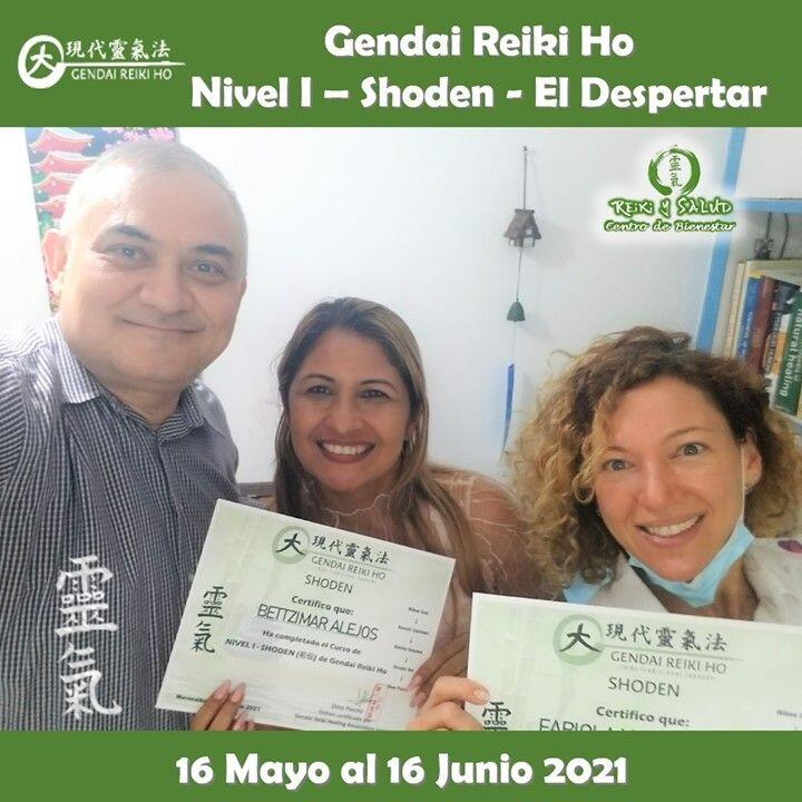 Agradecido y feliz, por el encuentro, experiencia, entrega, energía y sanación compartida en familia, durante el curso de Gendai Reiki Ho Nivel I (Shoden – El Despertar), dictado en el Casa Reiki y Salud, bajo la modalidad semipresencial, iniciado el 16 de Mayo que para Bettzimar y Fabiola termino el 16 de Junio. Fue un nuevo y especial encuentro de almas, que decidimos iniciar este nuevo viaje de despertar, lleno de energía y alegría; confiando en la luz de Reiki. Comparto las fotos del encuentro de iniciación y consultoría/practica presencial realizado en Casa Reiki y Salud.️Gracias, gracias, gracias a todos ustedes por el compartir, entrega, alegría y experiencia. Cinco semanas de crecimiento y autodescubrimiento para todos. Un abrazo de luz y gassho.Reiki Ho es una terapia holística natural cuyo objetivo es el restablecimiento del equilibrio y la armonía en nuestro ser, promoviendo la sanación física, mental y emocional.Casa Reiki y Salud, comparte las técnicas de la Gendai Reiki Healing Association de Japón, con el respaldo internacional de la Gendai Reiki Network. Cursos dictados por Dino Pierini (@DinoPierini), Shihan de la escuela Gendai Reiki Ho desde el año 2008 y miembro de la Gendai Reiki Healing Association en Japón.️ Casa Reiki y Salud, una caricia para el alma, ampliando el circulo de luz, promoviendo una vida de salud y felicidad.Gracias, Gracias, Gracias, Námaste, @dinopierini#reiki #reikimaracaibo #reikivenezuela #sanación #salud #metamedicina #bioneuroemocion #bioemocional #reikiusui #gendaireiki #gendaireikiho #shoden #okuden #mikaousui #gendaii #cursosmaracaibo #casagendaireiki #dinopierini #armonía #bienestar #paz #amor