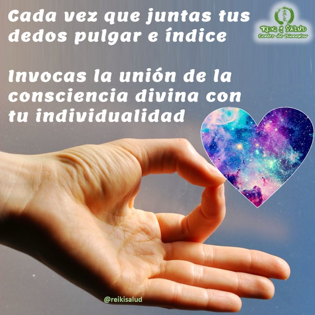 Mudra o gesto de la Conciencia (Jñana Mudra). El círculo cerrado del índice y pulgar invoca la unión del alma individual con la consciencia divina, con el Todo.Los mudras son gestos, son anclajes ancestrales que se realizan con las manos y los dedos normalmente durante las meditaciones, sin embargo se pueden usados en cualquier ámbito de la vida.Mudra es una palabra originaria del sánscrito y significa producir gozo. Son también anclajes ancestrales, que al realizarlos, el cuerpo sabe y responde de forma automática.Este mudra en particular evoca: ️En el plano espiritual: nos pone en contacto directo con la sabiduría y conocimiento de la divinidad.️ En el plano energético: Ayuda en el flujo de energía corporal para que circule equilibradamente, en contacto con la respiración y conexión con la divinidad.️En el plano físico: alivia los desórdenes del sistema nervioso. Alivia la tensión nerviosa del cuerpo.️En el plano mental: nos aporta una mayor facilidad de concentración y atención. Estimula la memoria.️En el plano emocional: despierta una sensación de ternura y afectividad.Ejecución:🟢 Con las dos manos: unir las puntas del pulgar y el índice. Los demás dedos permanecen extendidos. Las manos permanecen sobre los muslos. Se tocan las puntas del pulgar y el índice.🟡 En la segunda versión, la punta del índice toca la primera falange del pulgar y el pulgar ejerce una ligera presión sobre la uña del índice. La primera es la postura pasiva y receptora, y la segunda, la activa y dadora.Incorporarlo en el día a día produce transformaciones a corto y largo plazo, elevando tu estado de conciencia.️¿Cuándo fue la última vez que que practicaste esta postura de manos? ¿Cómo te fue? ¿Quieres comentar?Feliz encuentro con tu esencia, y viaje despertar. Gracias, gracias, gracias, Gassho, @dinopieriniCasa Reiki y Salud, una caricia para el alma, ampliando el círculo de luz, promoviendo una vida de salud y felicidad.🌐Página WEB: www.gReiki.com#meditacion #vida #gratitud #bienestar #gendaireiki #coherenciacardiaca #reikimaracaibo #reikizulia #reikivenezuela #totalcoherencia #reikisalud