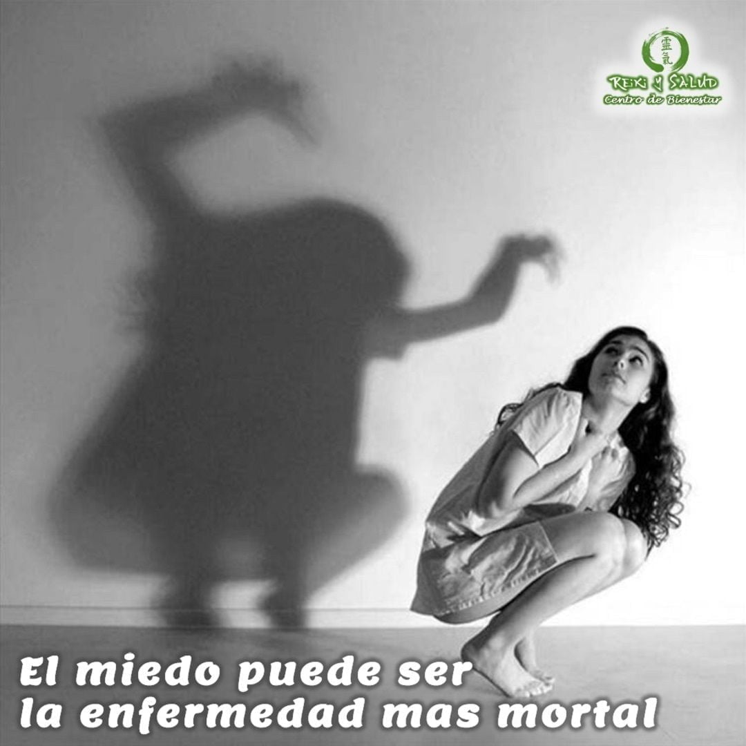 El miedo puede ser la enfermedad mas mortal.Miedo a la enfermedad. La enfermedad es un desequilibrio de tu estado de consciencia.Cuando empiezas a sentirte débil, esta claro que perdiste tu fortaleza interior. Enfermedad es una palabra compuesta de latín “in-firmus”, que significa “Sin Firmeza”¿Has perdido tu firmeza?Depende de ti, si te conectas con el miedo o con la vida y el amor.️ ¡Feliz viaje de auto descubrimiento!Con toda la certeza que, si lo CREES, lo CREAS, compartimos desde Casa Reiki y Salud, un abrazo de luz, con la confianza de que Dios está con nosotros y somos uno con la conciencia universal, y recuerda: ¡a sonreír, agradecer y abrazar tu vida!Gracias, gracias, gracias, un abrazo de luz, Namaste @dinopierini🌍Página WEB: www.gReiki.com#amor #felicidad #abundancia #meditacion #gratitud #crecimientopersonal #consciencia #alma #bienestar #despertarespiritual #reiki #reikiusui #gendaireiki #reikimaracaibo #reikivenezuela #reikizulia #totalcoherencia