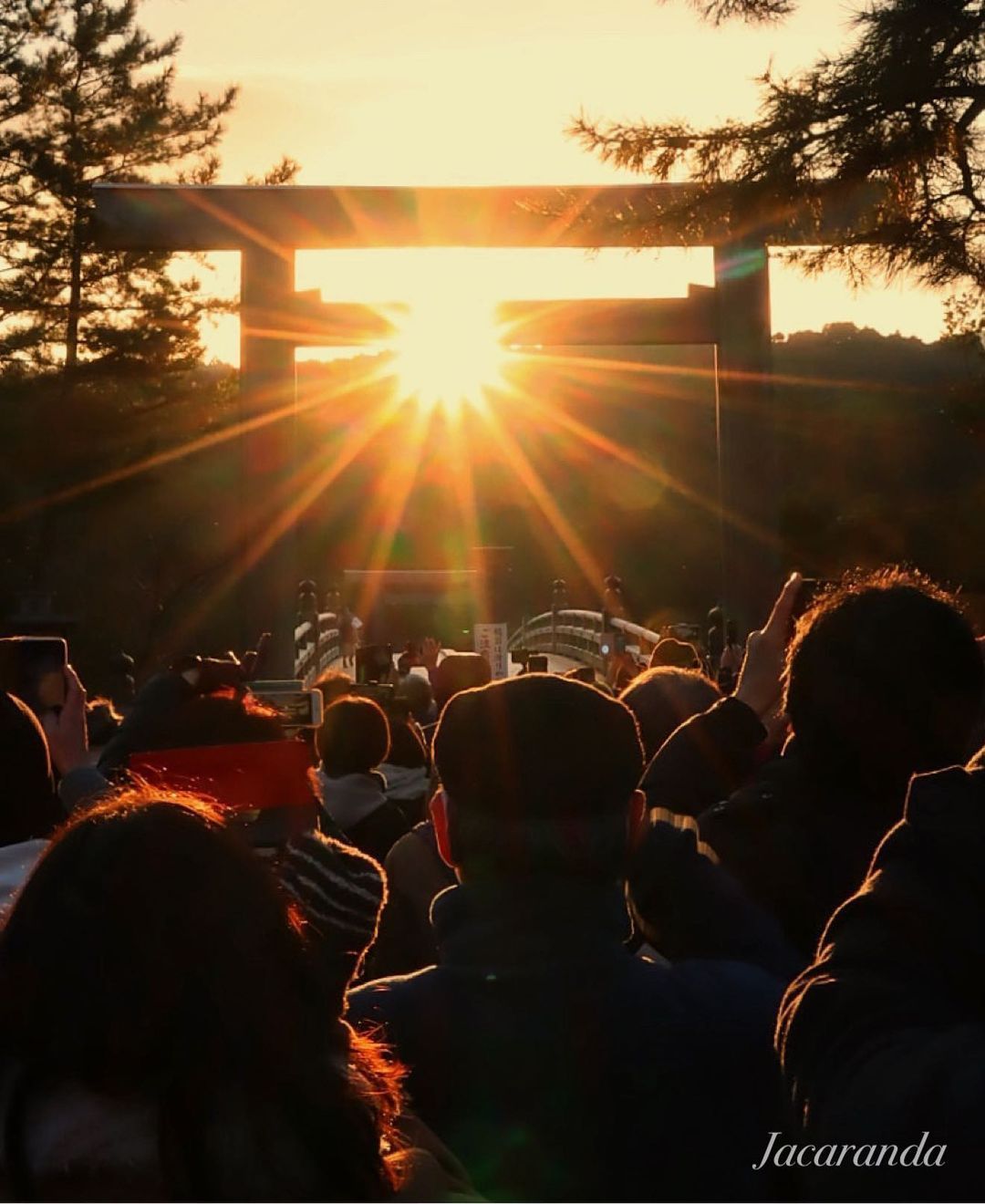 ⛩Japón Amanecer en Ujibashi, Ise Jingu Naiku (santuario), Mie.Feliz de iniciar este año, y comparto que uno de mis objetivos, es compartir con maestros y practicantes en Agosto en Japón, en el centenario del Usui Reiki Ryoho. Casa Reiki y Salud, una caricia para el alma, ampliando el circulo de luz, promoviendo una vida de felicidad, bienestar y plenitud.Gracias gracias gracias a jacaranda19888 por tan extraordinaria foto.¡Otro espectacular santuario y tesoro en Japón!¿Qué sitio de Japón te gustaría visitar?️ Feliz viaje de autodescubrimiento y despertarCasa Reiki y Salud, una caricia para el alma, ampliando el circulo de luz, promoviendo una vida de felicidad y bienestar.Gracias, gracias, gracias, Gassho, @dinopierini🌐Página WEB: www.gReiki.com#consciencia #alma #bienestar #inspiracion #despertar #despertarespiritual #reikimaracaibo #reikivenezuela #reikizulia #reikisalud #Ujibashi #japan #japon