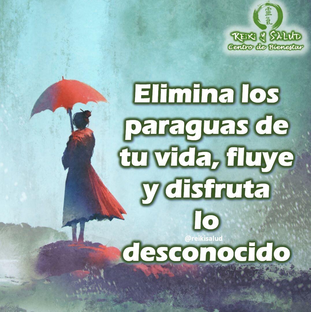 Elimina los paraguas de tu vida, fluye y disfruta lo desconocido.A veces vivimos pensando en el después, rellenando maletas para los “por si acaso”, desconfiando de nosotros para lidiar con las dificultades futuras o imaginando catástrofes improbables.Es hora de dejar de transitar por los días con el piloto automático, con las prisas pegadas al cogote.La magia de lanzarnos a lo desconocido viene precedida por el ahora, por el ver lo que tenemos delante y lanzarnos, venciendo nuestros miedos y nuestras rutinas, haciendo que el ocio y la diversión, los planes inesperados y sorprendentes formen parte de nuestro día a día, de nuestra vida.Deja que fluya tu imaginación, sal de tus límites asfixiantes, aspira a mejorar cada día, a dar lo mejor de ti. Rétate a aprender algo nuevo cada día que pasa, a rodearte de gente diferente, a descubrir otras culturas. Crea nuevas rutas en tu camino, prueba comidas, sáltate de vez en cuando las reglas y si lo haces, te sentirás vivo, te sentirás más tú que nunca, descubrirás que todo es posible tras lo seguro.¿A qué esperas?️ Feliz viaje de auto descubrimiento y despertar.Casa Reiki y Salud, una caricia para el alma, ampliando el circulo de luz, promoviendo una vida de felicidad y bienestar.Gracias, gracias, gracias, Namaste, @dinopierini️ Comparte esta publicación con quien te vino a la mente cuando la leíste., Gracias, gracias gracias🌐 Página WEB: www.gReiki.com#despertar #reikimaracaibo #reikizulia #reikivenezuela #reikisalud #totalcoherencia #reikisalud #smile #bienestar #reiki