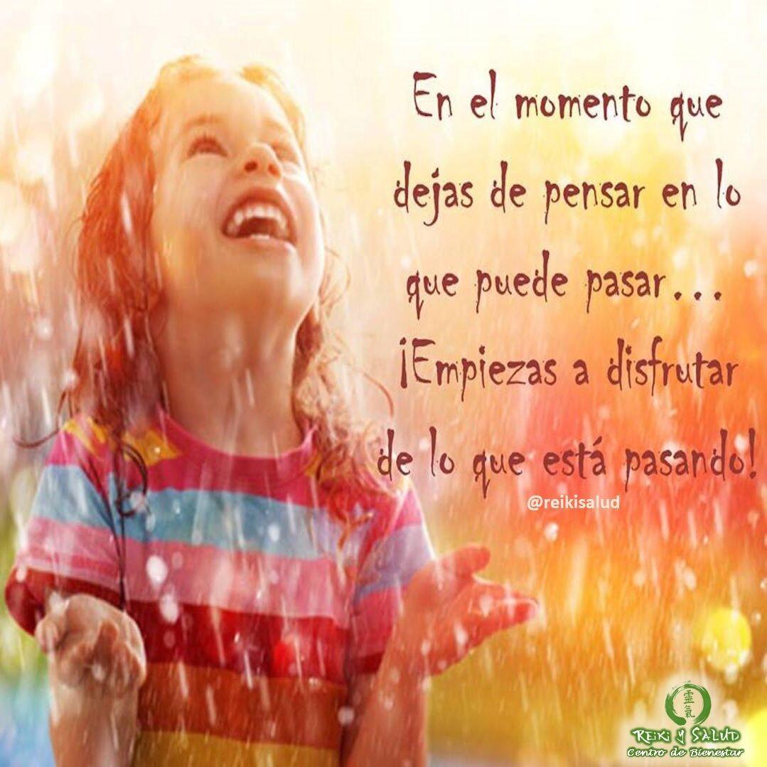 “El verdadero secreto de la vida es estar plenamente comprometidos con lo que estamos haciendo aquí y ahora”, escribió Alan Watts. Los niños lo saben. De pequeños, vivíamos en el aquí y ahora pero a medida que fuimos creciendo nos empezamos a preocupar por el futuro. Y así, poco a poco, casi sin darnos cuenta, esas preocupaciones se adueñaron de nuestra mente, hasta tal punto que nos impiden vivir el presente.Cuando nos desatamos de las ataduras del futuro obtenemos una gran recompensa: el presente. Nos sentimos libres para disfrutar plenamente el aquí y ahora. Entonces podemos mirar a nuestro alrededor y ver esas cosas que la angustia, el miedo y la ansiedad nos impedían notar.Ten en cuenta que el presente es lo único que tenemos para cambiar el futuro, por tanto, es nuestra posesión más preciada. Nuestro deber es aprovechar cada minuto, porque no tendremos una segunda oportunidad para hacerlo.Vive hoy con la esperanza de que habrá un mañana, pero sin olvidar que ese momento no se volverá a repetir.Gracias, gracias, gracias, que la luz de Reiki, nos acompañe siempre, Namaste, @DinoPierini🌐Página WEB: www.gReiki.com#espiritualidad #amor #love #gratitud #consciencia #bienestar #reiki #mikaousui #abundancia #despertar #ikigai #reikimaracaibo #reikivenezuela #sanación #reikiusui, #gendaireiki #gendaireikiho #usuireikiho