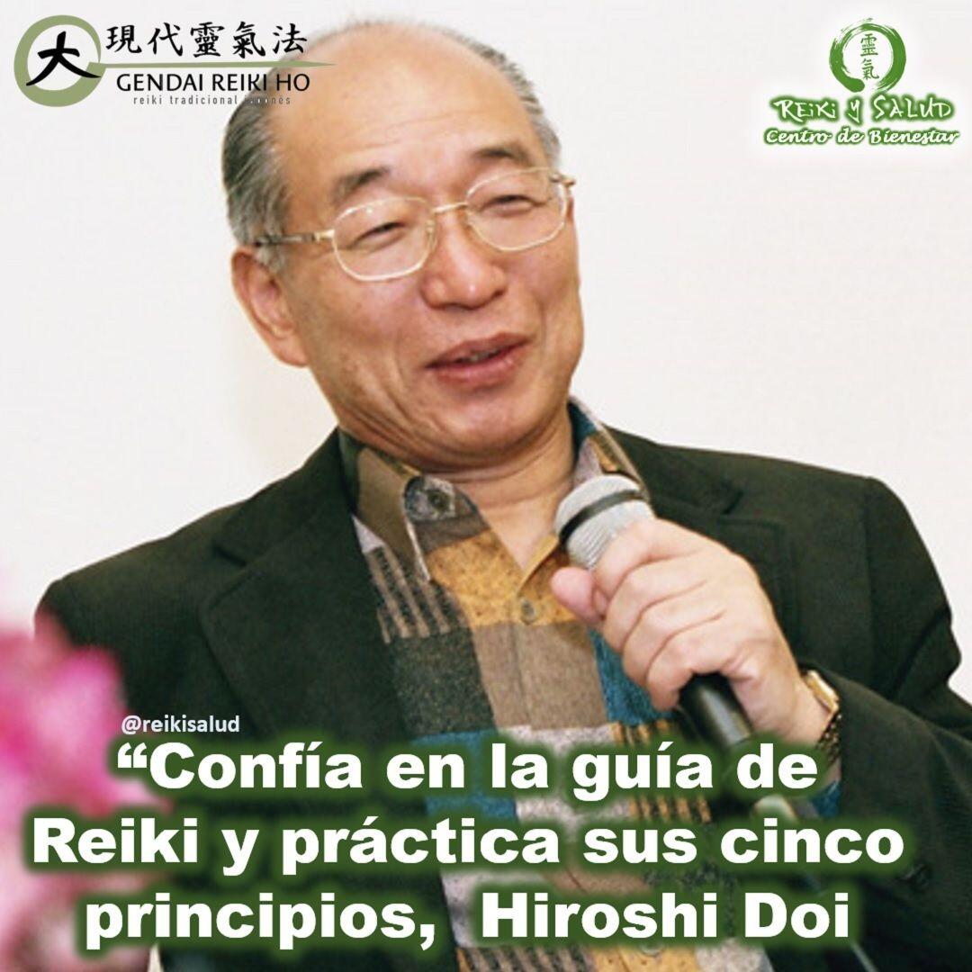 ️ Hoy comparto con ustedes un mensaje de Hiroshi Doi, fundador en Japón de la escuela Gendai Reiki Ho y mi maestro; relacionada con la situación actual y la confianza que debemos tener siempre en el futuro.Mensaje de Doi Sensei:Estamos viviendo unos momentos difíciles, sin embargo, la participación de muchos practicantes de Reiki de todo el mundo en la Oración por la paz universal me inspira una gran fuerza.Muchas cosas se suceden en esta Tierra que habitamos. Hay días soleados y tranquilos, pero también los hay con lluvia y viento. Actualmente nos está azotando un tifón llamado coronavirus. En esta situación tenemos muchas cosas que aprender. Lo primero es: confiar en la guía del Reiki como practicantes de Reiki y no preocuparnos. La preocupación, la incertidumbre y el miedo debilitan nuestra fuerza vital.️A continuación la propuesta de oración de Hiroshi Doi por la paz: “Gran Universo, Gran Vida, guías de luz que nos guían y apoyan. Que con la luz de Reiki en todo el universo reine la paz. Que todos los seres vivos sean felices. Que los corazones de cada persona y nuestro entorno estén llenos de paz y amor”.“Proyecta desde tu entrecejo energía a toda la existencia y siente como esta vibración resuena con el Universo mientras la difundes. Esta energía ayudará a extender la Paz, la armonía y la felicidad a toda la humanidad, a todo el universo. Siente también cómo te conectas a esta Red de Reiki y cómo recibes sanación a la vez, si la necesitas”Gracias, gracias, gracias, a la luz de Reiki, Mikao Usui, y todas las escuela y linajes conectados energéticamente con él, por mantener su legado, ampliando siempre el circulo de luz.Casa Reiki y Salud una caricia para el alma, Namaste, @dinopierini🌐www.gReiki.com#espiritualidad #amor #gratitud #consciencia #bienestar #reiki #mikaousui #abundancia #despertar #ikigai #reikimaracaibo #reikivenezuela #sanación #reikiusui, #gendaireiki #gendaireikiho #usuireikiho #reikizulia #totalcoherencia