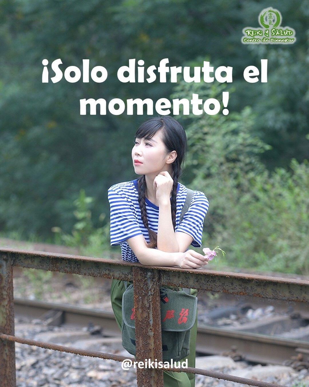 La atención plena es simplemente estar completamente presente en el momento y consciente de lo que estás haciendo y dónde estás. Es el acto de prestar atención a tus pensamientos, sentimientos y sensaciones a medida que suceden. Es tomar nota de tu entorno. La atención plena es una forma simple y efectiva de reducir el estrés porque evita que reacciones o te sientas abrumado por las distracciones y la presión.Se ha demostrado que el uso de ejercicios de atención plena te ayuda a distanciarse de las preocupaciones que no necesariamente lo afectan en este momento, pero que están causando estrés.Estar presente es una oportunidad para reconocer el estrés innecesario, asociada a la ansiedad por el futuro o depresión por el pasado. De hecho, incluso puede ayudarte a ser más productivo.Una de las mejores maneras de estar más arraigado en el momento es prestar atención a las sensaciones de tu cuerpo y el entorno que te rodea. Una buena manera de comenzar es centrándose en su respiración. Prueba esta sencilla práctica de atención plena:️Comienza con algunas respiraciones profundas y simples. Esto naturalmente lo preparará para relajarse al reducir su ritmo cardíaco y presión arterial.️Pon tu conciencia en tu respiración, inhalando y exhalando normalmente por la nariz.Cuando surjan pensamientos, simplemente etiquételos,"pensar" o"vagabundear" para ti mismo, y devuelve tu conciencia a tu respiración. Es natural que surjan pensamientos, pero el ejercicio aquí es volver a la respiración consciente.️Puedes practicar la respiración consciente durante tan solo 30 segundos o hasta 20 minutos. Depende totalmente de usted y de lo que se adapte a sus necesidades.️Cuando termines de estar presente por unos minutos, puedes volver a entrar en el mundo relajado y preparado para abordar tus responsabilidades con una nueva perspectiva.️ Feliz viaje de auto descubrimiento y despertar.Gracias, gracias, gracias, Namaste, @dinopierini🌐 Página WEB: www.gReiki.com#despertar #reikimaracaibo #reikizulia #reikivenezuela #reikisalud