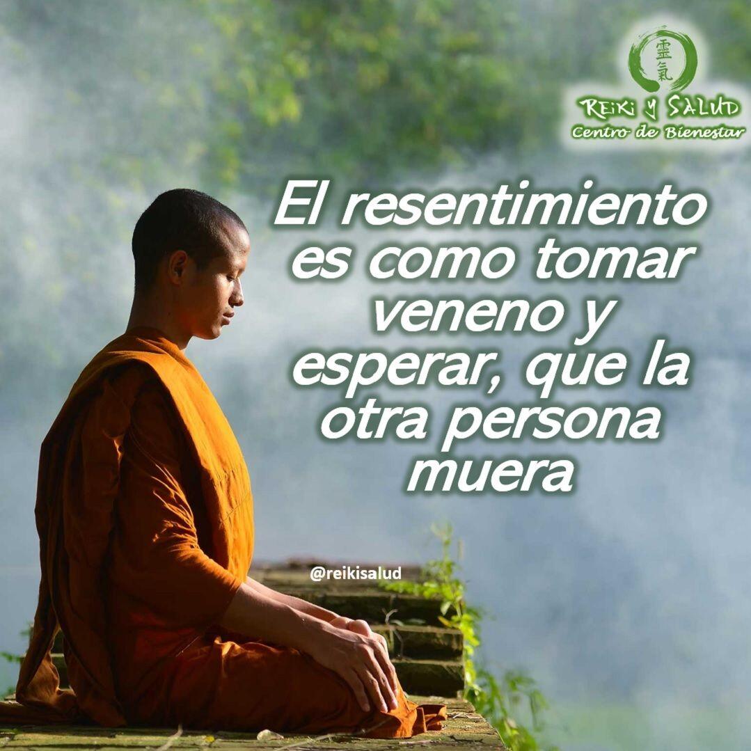 El resentimiento es como tomar veneno y esperar, que la otra persona muera.⁣El Resentimiento solo daña a la persona que lo siente, no a la que lo provoca, esa persona muchas veces ni siquiera sabe que lo provocó. A veces, no lo hizo intencionalmente y la otra persona esta profundamente resentida.⁣Nuestra invitación es a liberar esas emociones y sanar nuestro cuerpo de ellas, notaras la diferencia de tu cuerpo, que es tu templo.⁣Una bella reflexión que los invito hacer desde la paz.Con toda la certeza que, si lo CREES, lo CREAS, compartimos desde Casa Gendai Reiki Ho, un abrazo de luz, con la confianza de que Dios está con nosotros y somos uno con la conciencia universal.Casa Reiki y Salud, una caricia para el alma, ampliando el circulo de luz, promoviendo una vida de felicidad y bienestar.Gracias, gracias, gracias, Námaste, @dinopieriniSi te gusta la publicación Compártela, Etiqueta a Otros, Gracias, gracias gracias🌐 Página WEB: www.gReiki.com#espiritualidad #amor #felicidad #abundancia #meditacion #vida #paz #frases #love #luz #gratitud #crecimientopersonal #consciencia #alma #bienestar #inspiracion #despertar #despertarespiritual #reikimaracaibo #reikizulia #reikivenezuela